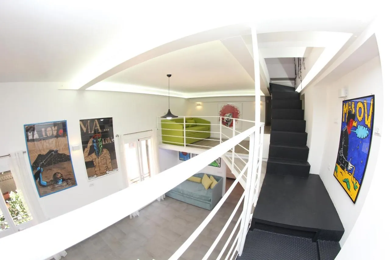 Capodimonte Hill By Mondo Suites location